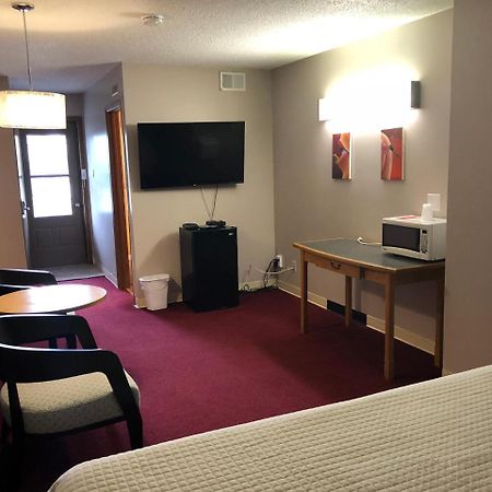 Voyageur Motel Тъндърбей Екстериор снимка