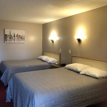 Voyageur Motel Тъндърбей Екстериор снимка