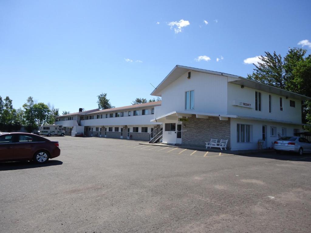 Voyageur Motel Тъндърбей Екстериор снимка