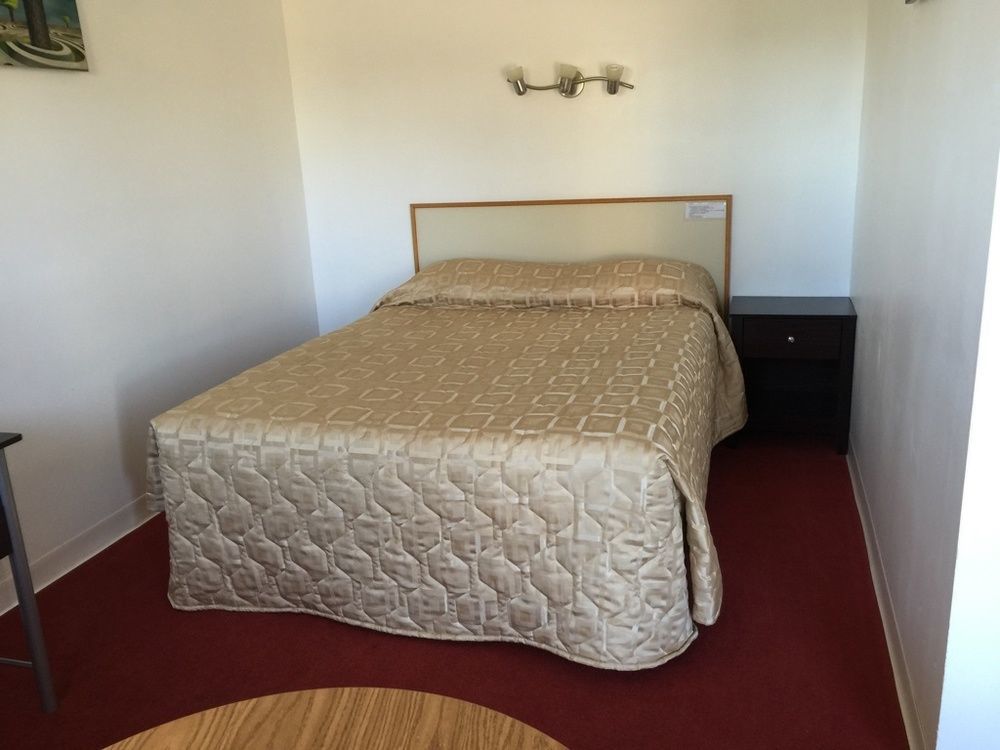 Voyageur Motel Тъндърбей Екстериор снимка