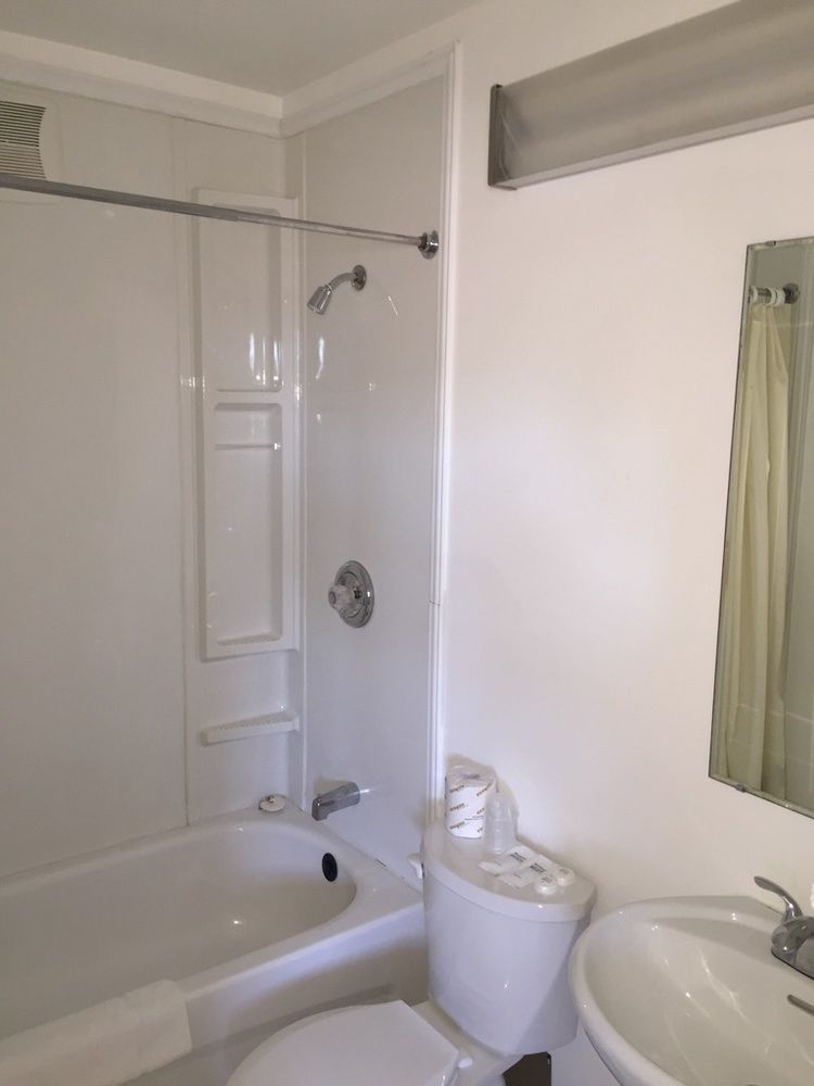 Voyageur Motel Тъндърбей Екстериор снимка
