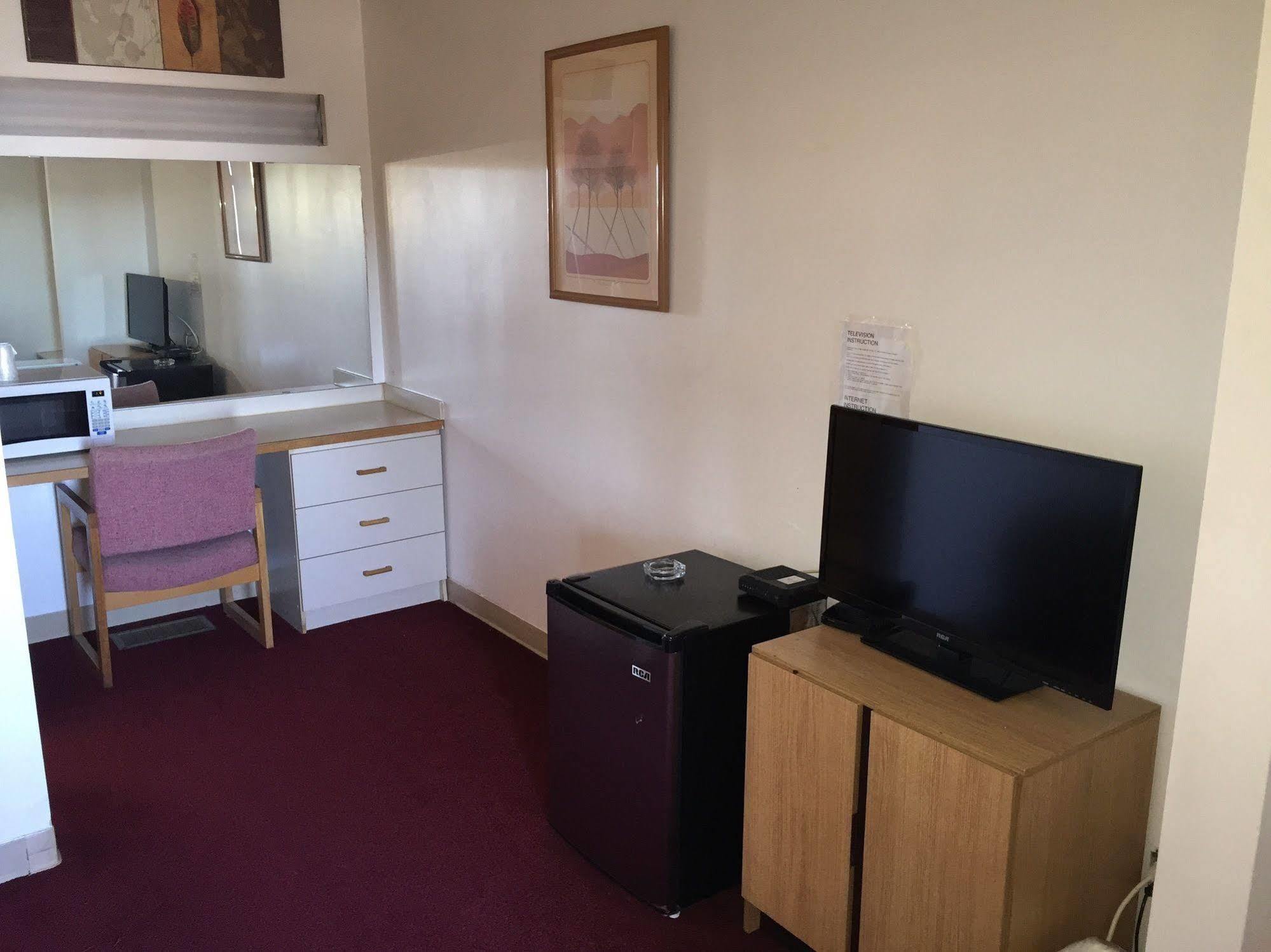 Voyageur Motel Тъндърбей Екстериор снимка