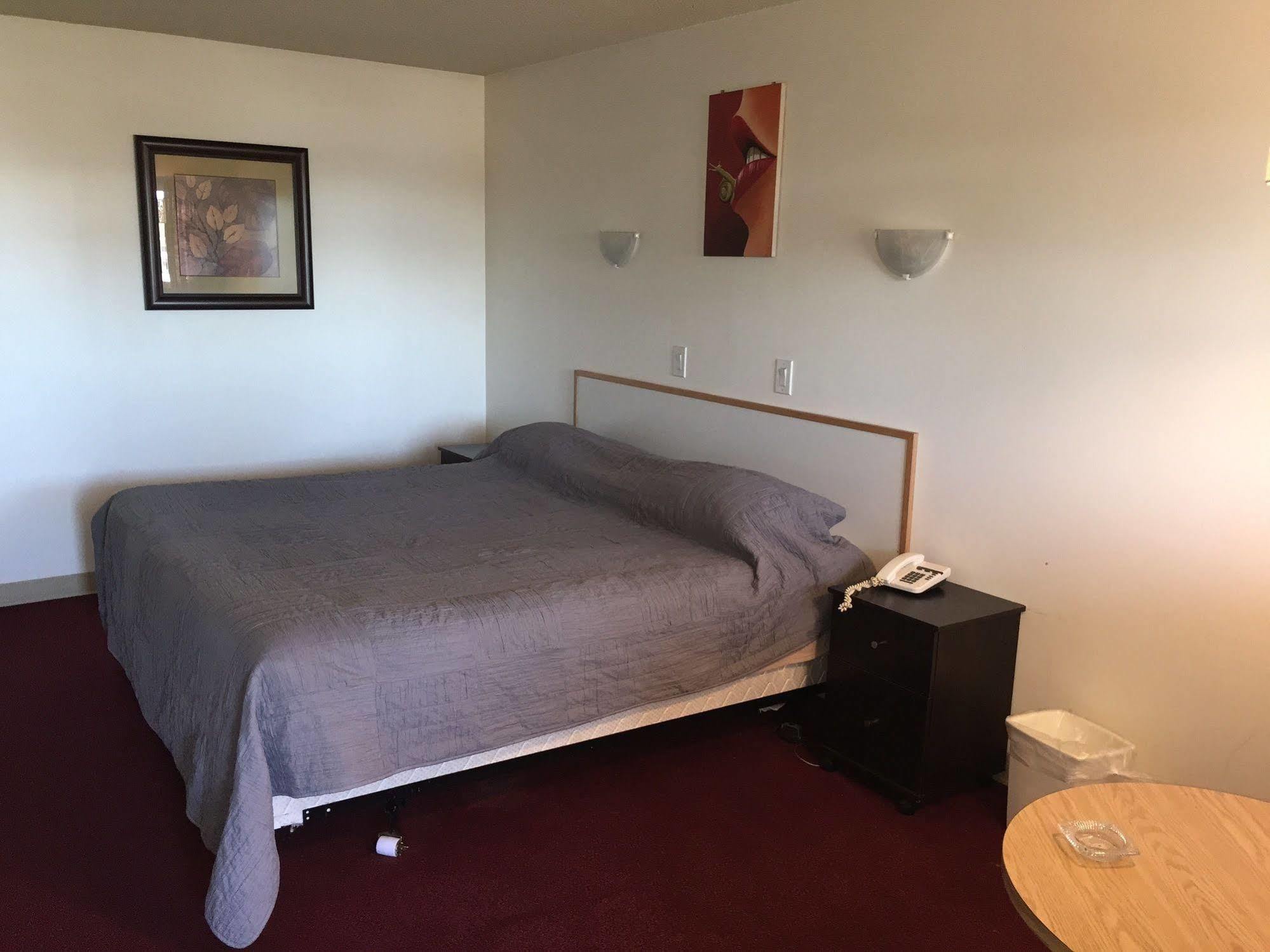 Voyageur Motel Тъндърбей Екстериор снимка