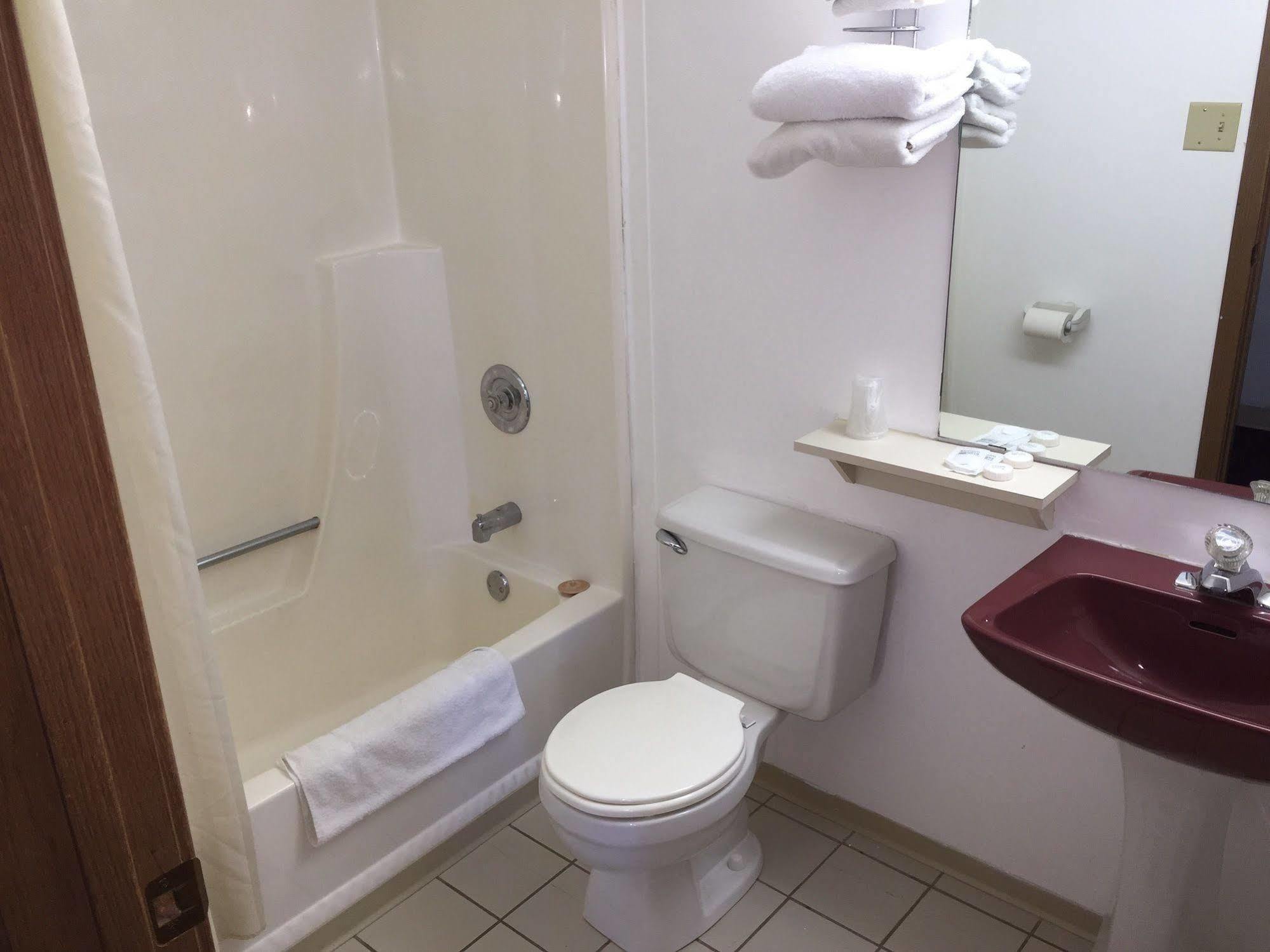 Voyageur Motel Тъндърбей Екстериор снимка