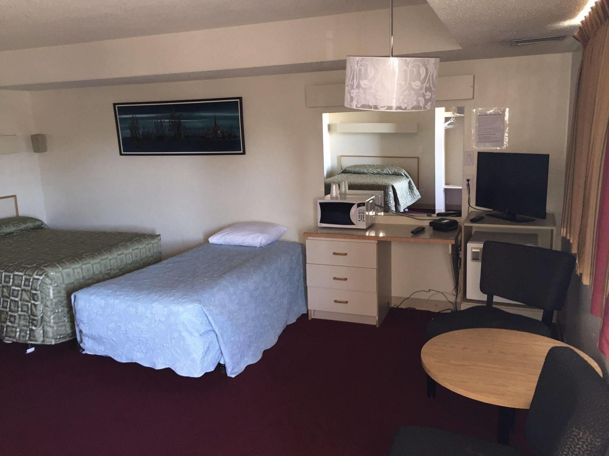 Voyageur Motel Тъндърбей Екстериор снимка