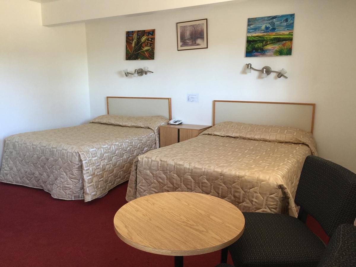 Voyageur Motel Тъндърбей Екстериор снимка
