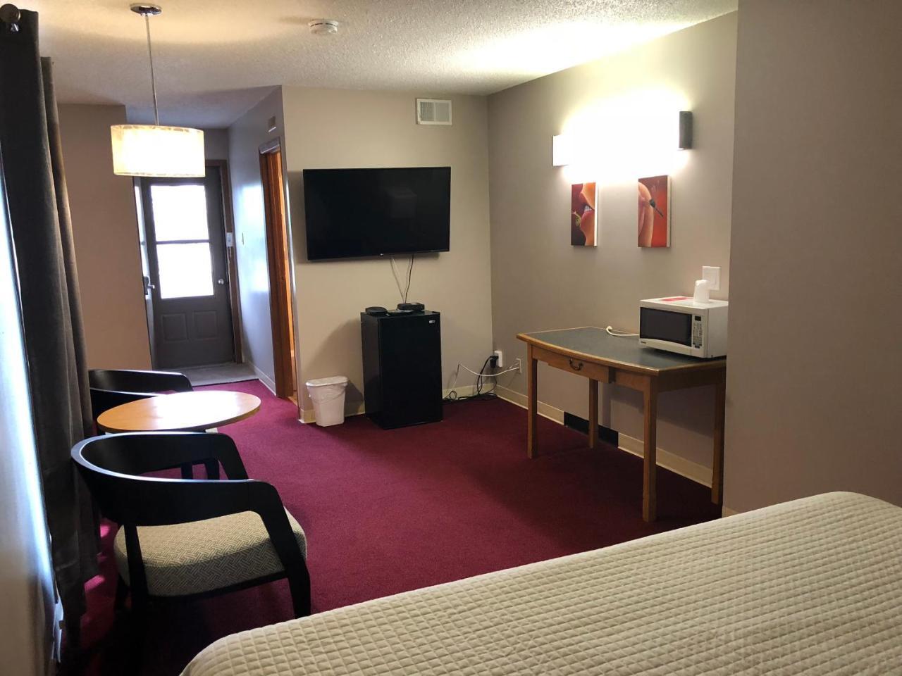 Voyageur Motel Тъндърбей Екстериор снимка