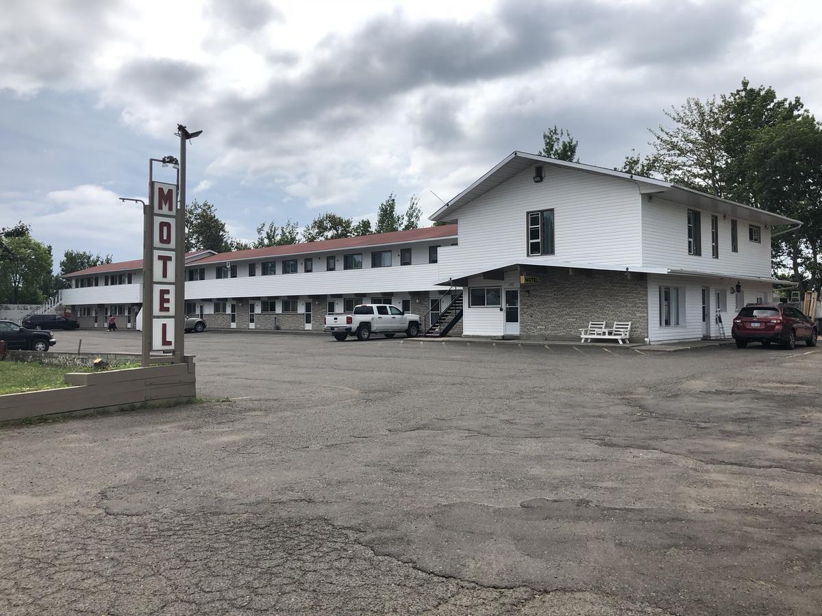 Voyageur Motel Тъндърбей Екстериор снимка