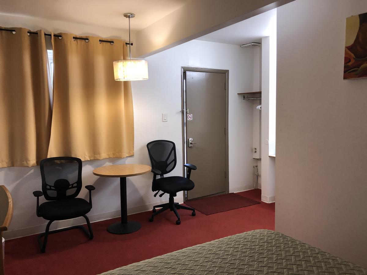 Voyageur Motel Тъндърбей Екстериор снимка