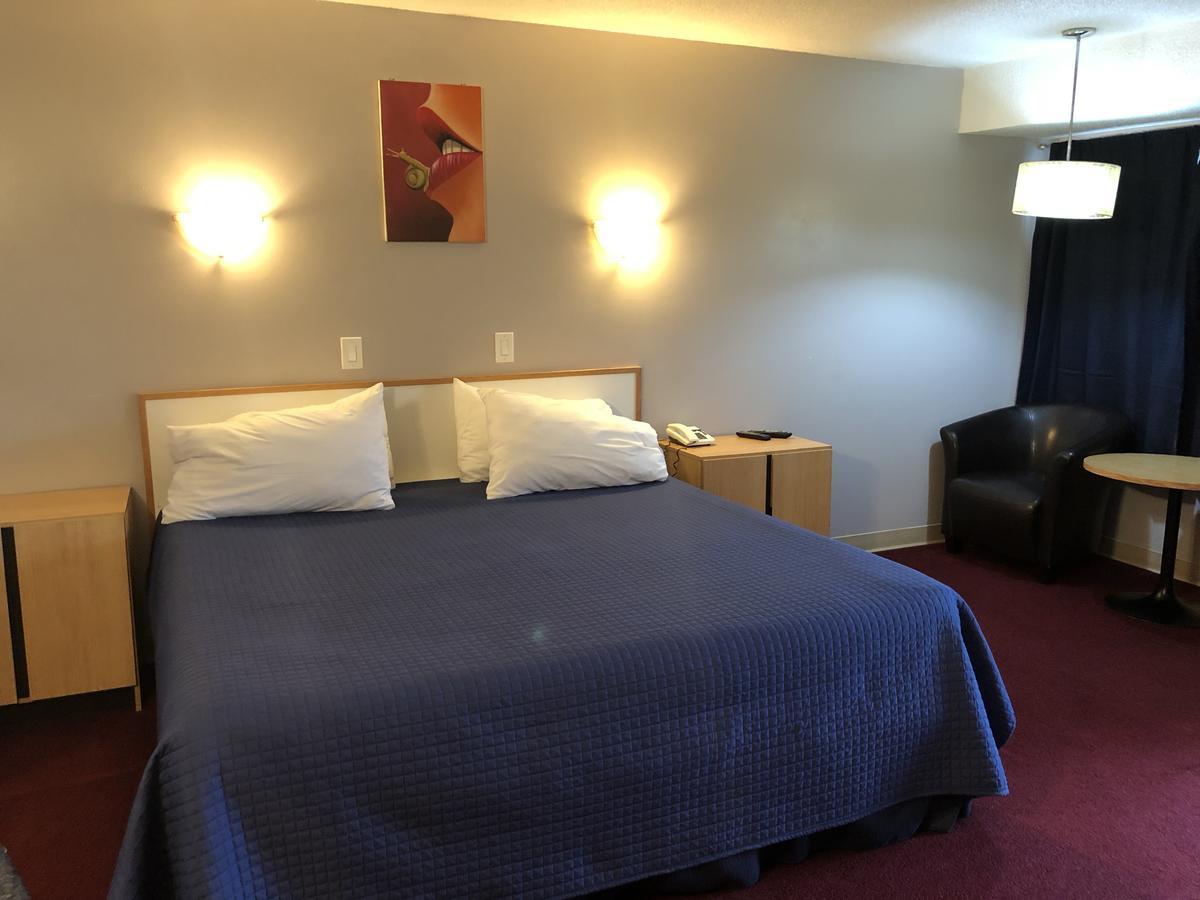 Voyageur Motel Тъндърбей Екстериор снимка