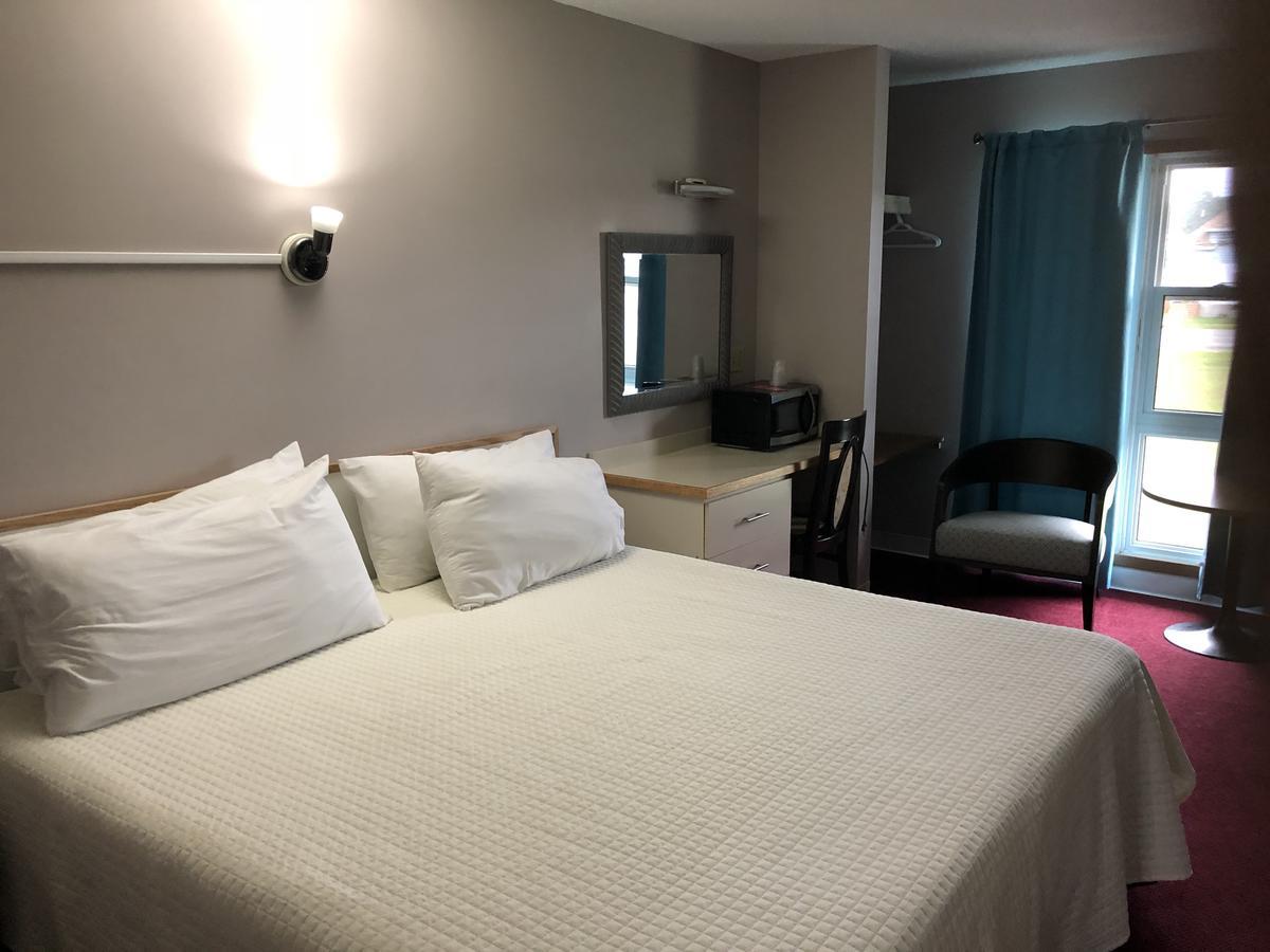 Voyageur Motel Тъндърбей Екстериор снимка