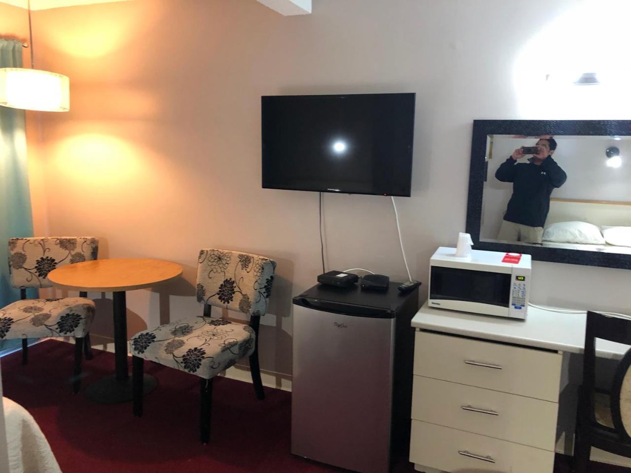 Voyageur Motel Тъндърбей Екстериор снимка
