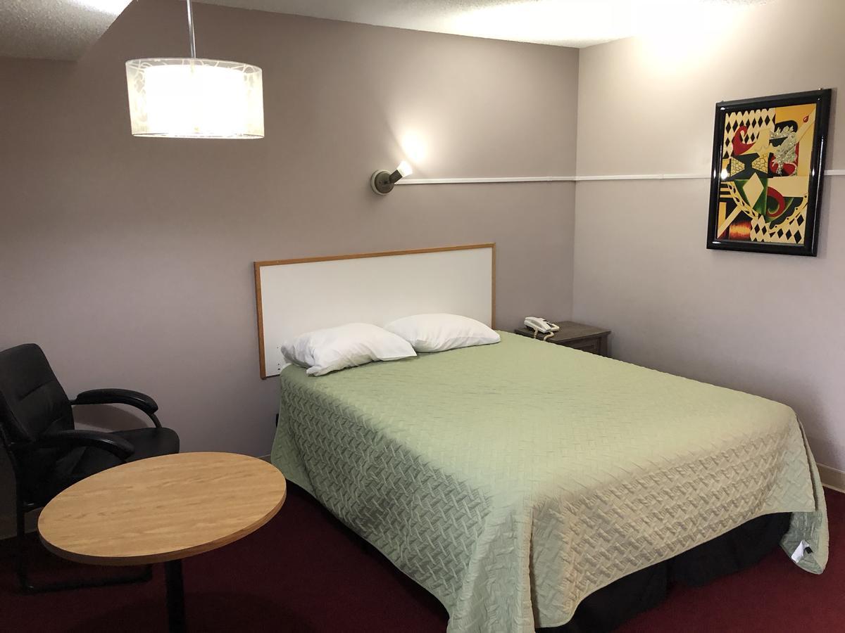 Voyageur Motel Тъндърбей Екстериор снимка