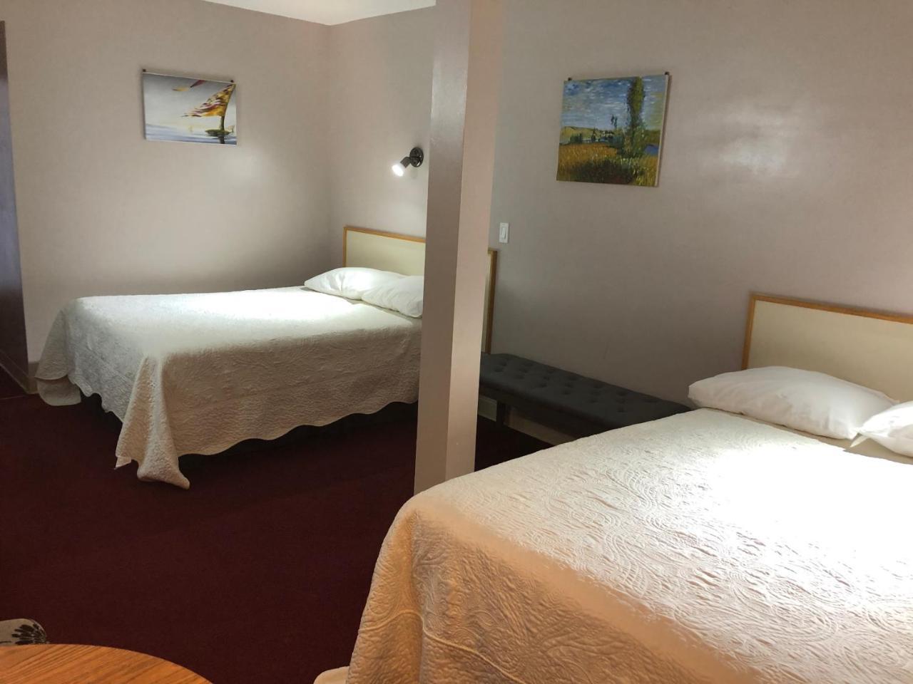 Voyageur Motel Тъндърбей Екстериор снимка