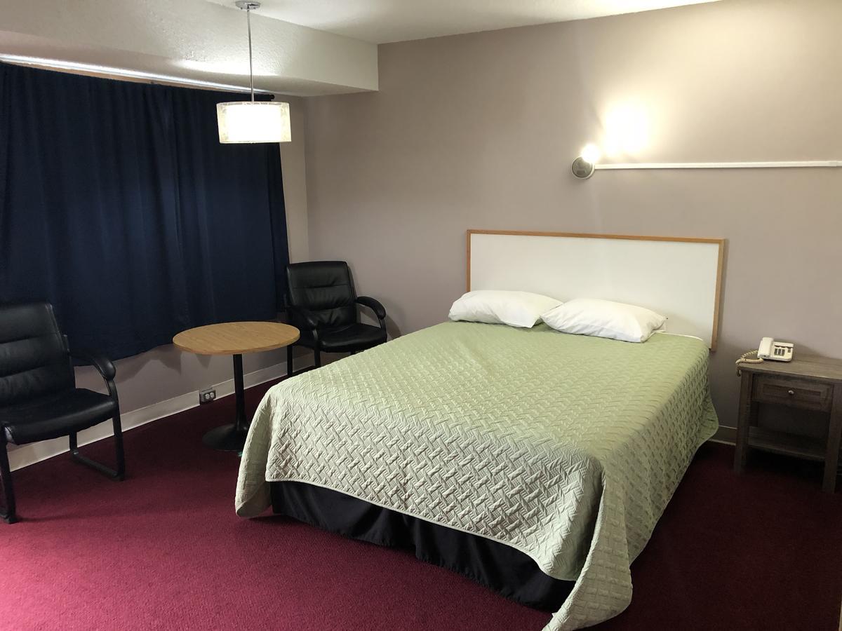 Voyageur Motel Тъндърбей Екстериор снимка