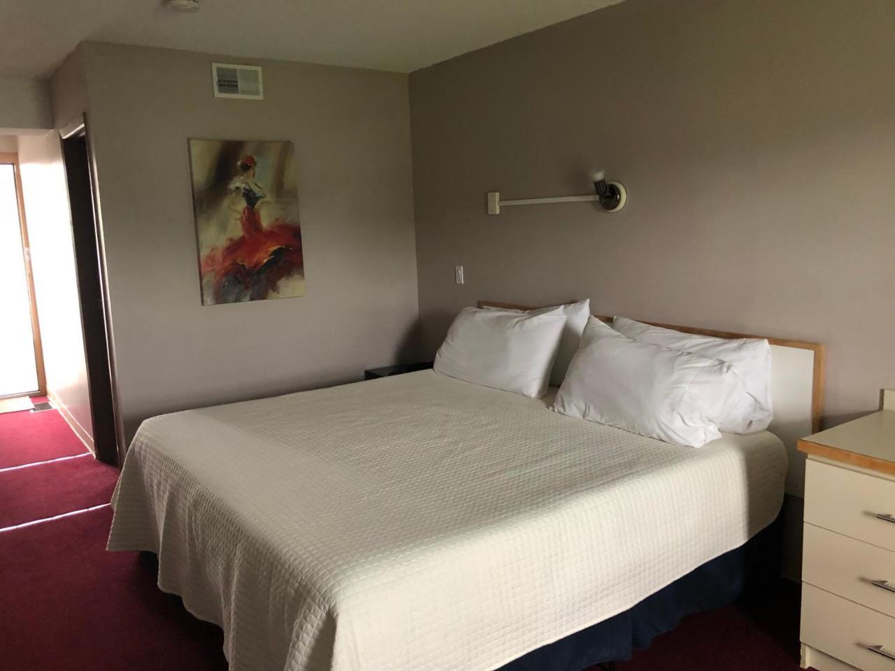 Voyageur Motel Тъндърбей Екстериор снимка